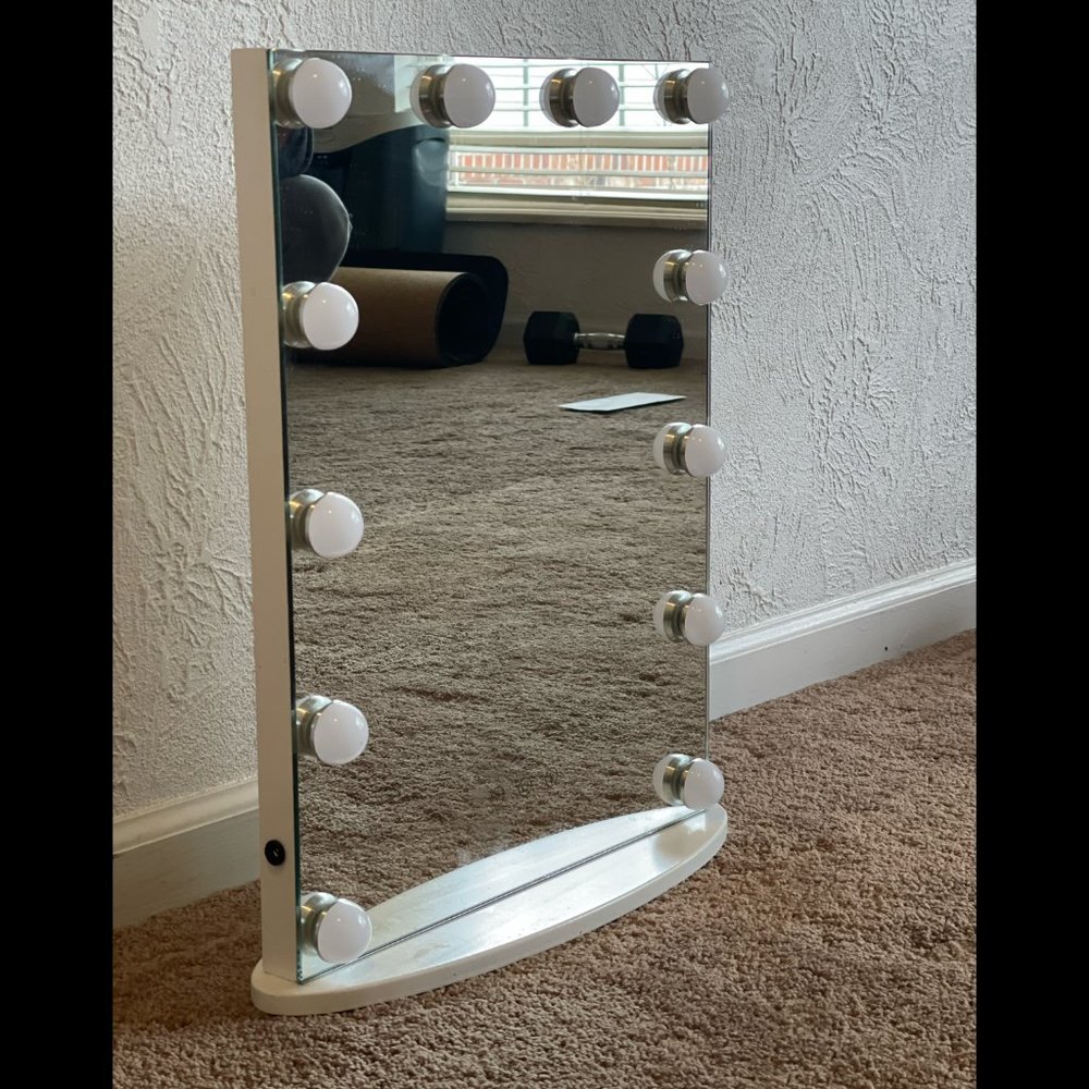 Vanity Mirror With Lights - Picture 4 of 4